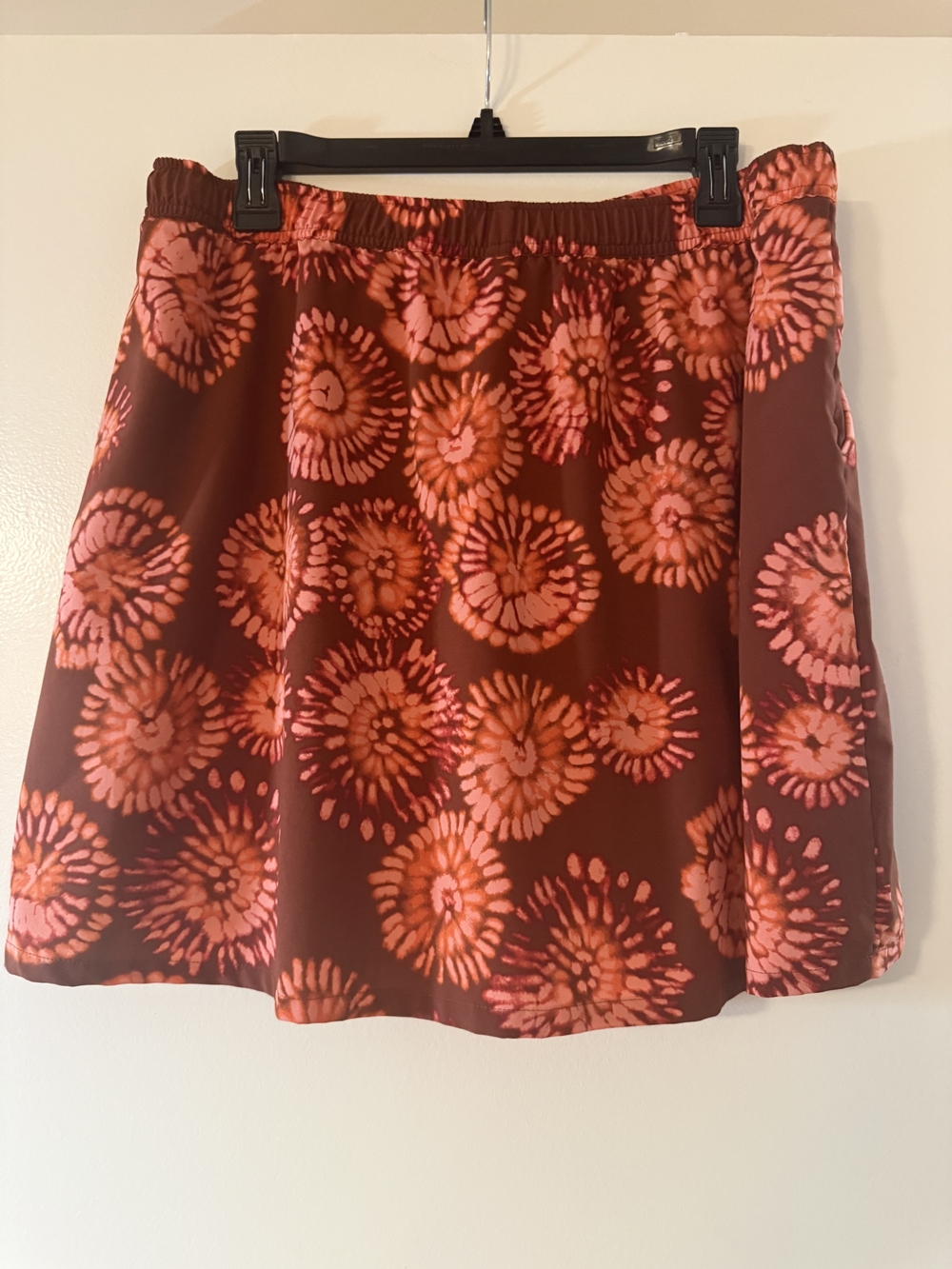 Toad&Co Red And Coral Tie Dye Sunkissed Godess MINI SKORT - Picture 2 of 6